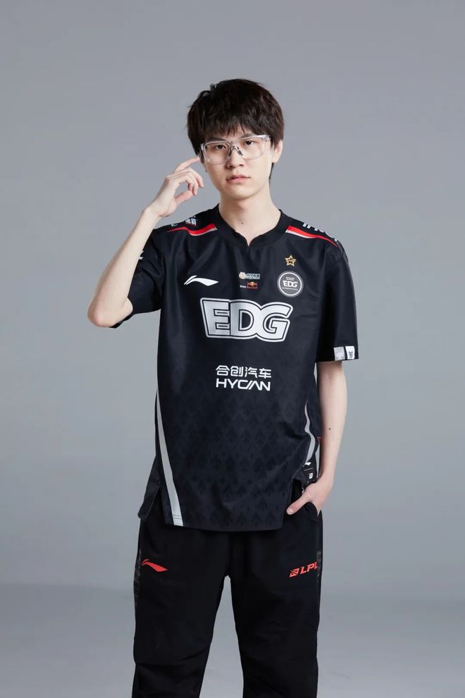 关于JackeyLove官方宣布比赛局势复杂新规，拜仁引发争议！观众掌声雷动的信息-开云新版